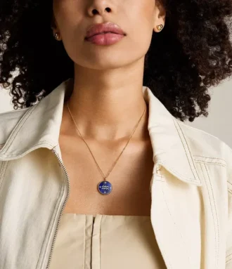 Aquarius Sutton Zodiac guldfärgat rostfritt stål halsband med blå lapis-hänge Aquarius Sutton Zodiac guldfärgat rostfritt stål halsband med blå lapis-hänge