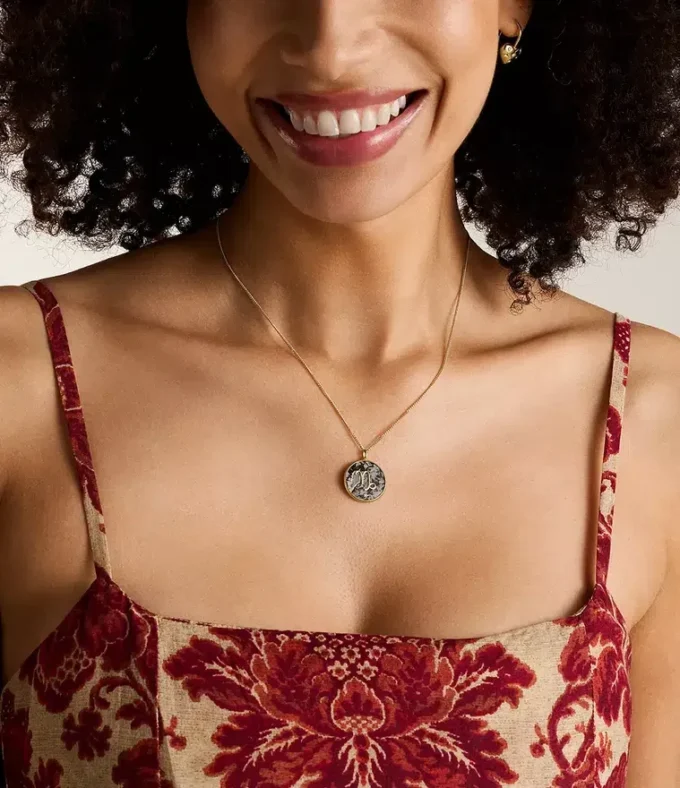 Capricorn Sutton Zodiac guldfärgat rostfritt stål grå hematit hänge halsband Capricorn Sutton Zodiac guldfärgat rostfritt stål grå hematit hänge halsband