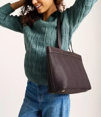 jessie vvd tote 2 330x383 - Jessie v&auml;vd tote