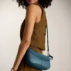 Jolie liten crossbody-väska i läder Jolie liten crossbody-väska i läder