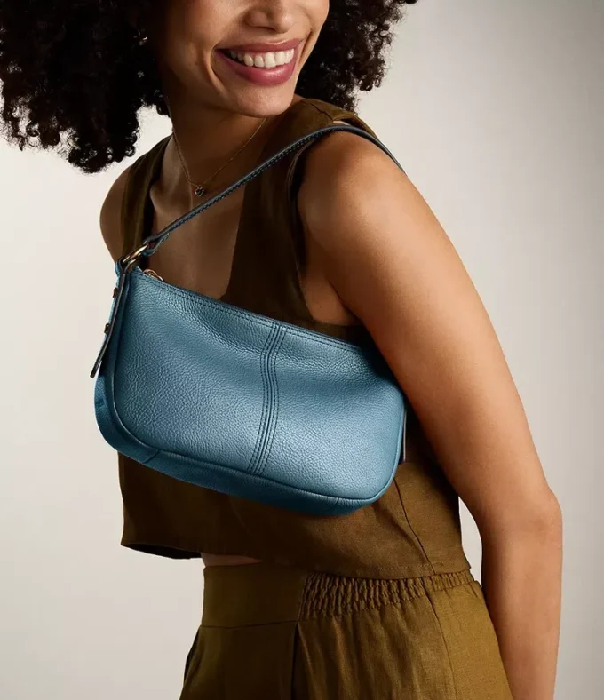 Jolie liten crossbody-väska i läder Jolie liten crossbody-väska i läder