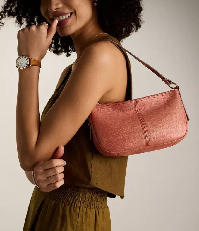 Jolie liten crossbody-väska i läder Jolie liten crossbody-väska i läder