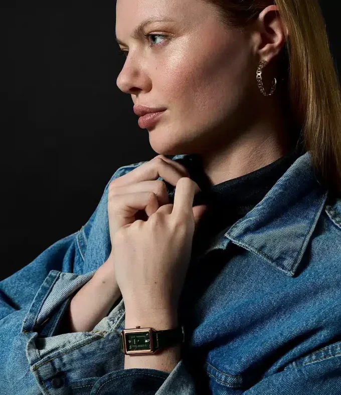 Raquel trevisare med datum, grön Croco LiteHide™ läderklocka Raquel trevisare med datum, grön Croco LiteHide™ läderklocka